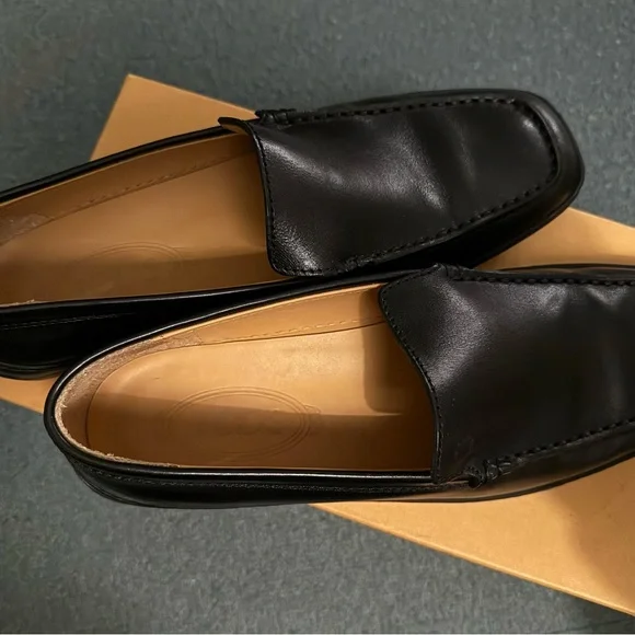 Women’s Tod’s Black Leather Loafers. - Picture 3 of 5